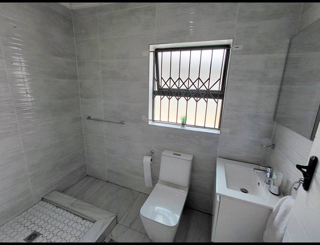 5 BEDROOM FREESTANDING FOR SALE IN FLORA PARK